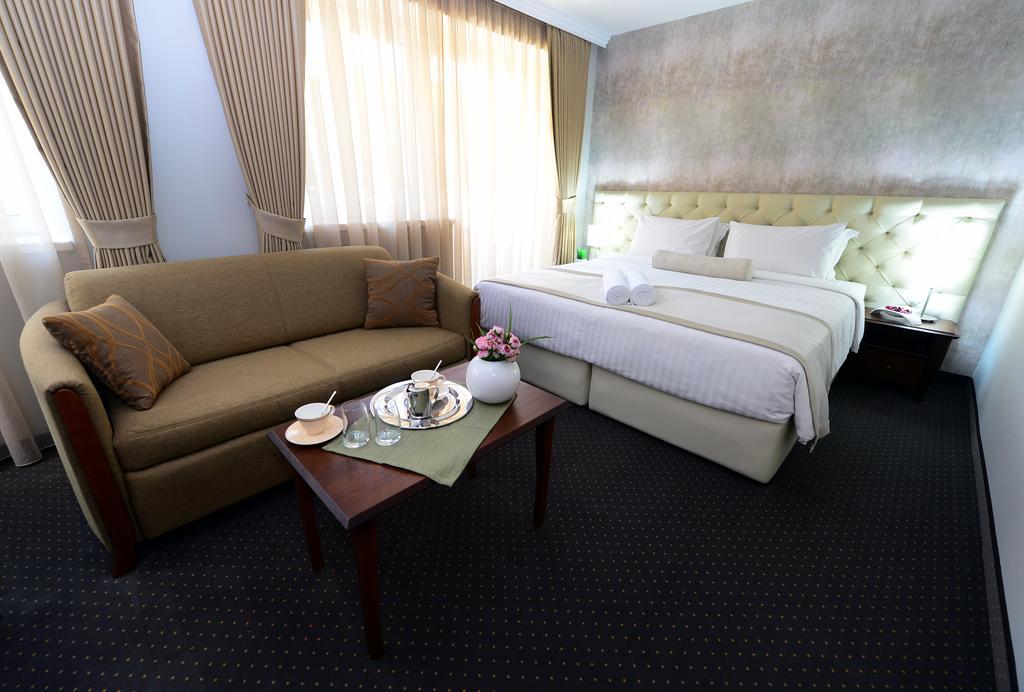 Alexandar Square Boutique Hotel Skopje Luaran gambar